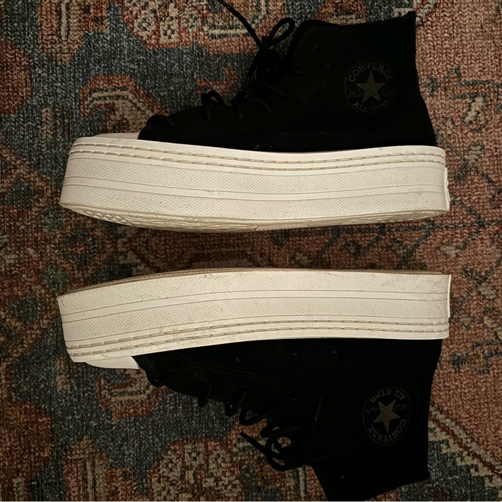 Converse platform suede sneakers!